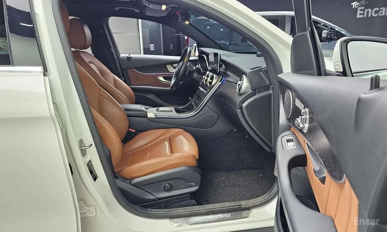 Mercedes-Benz GLC 300 КРАЙНА ЦЕНА ДО БЪЛГАРИЯ * АВТОКРЕДИТ, снимка 11 - Автомобили и джипове - 55569597