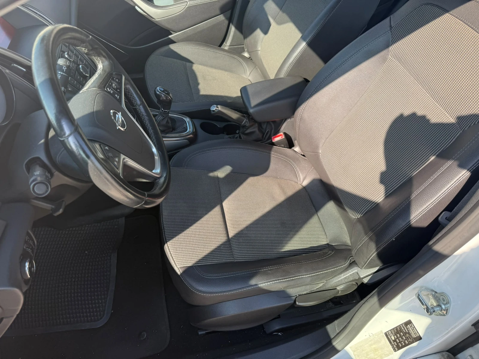 Opel Astra 1.4Turbo Газ-Бензин!!!, снимка 6 - Автомобили и джипове - 56034979