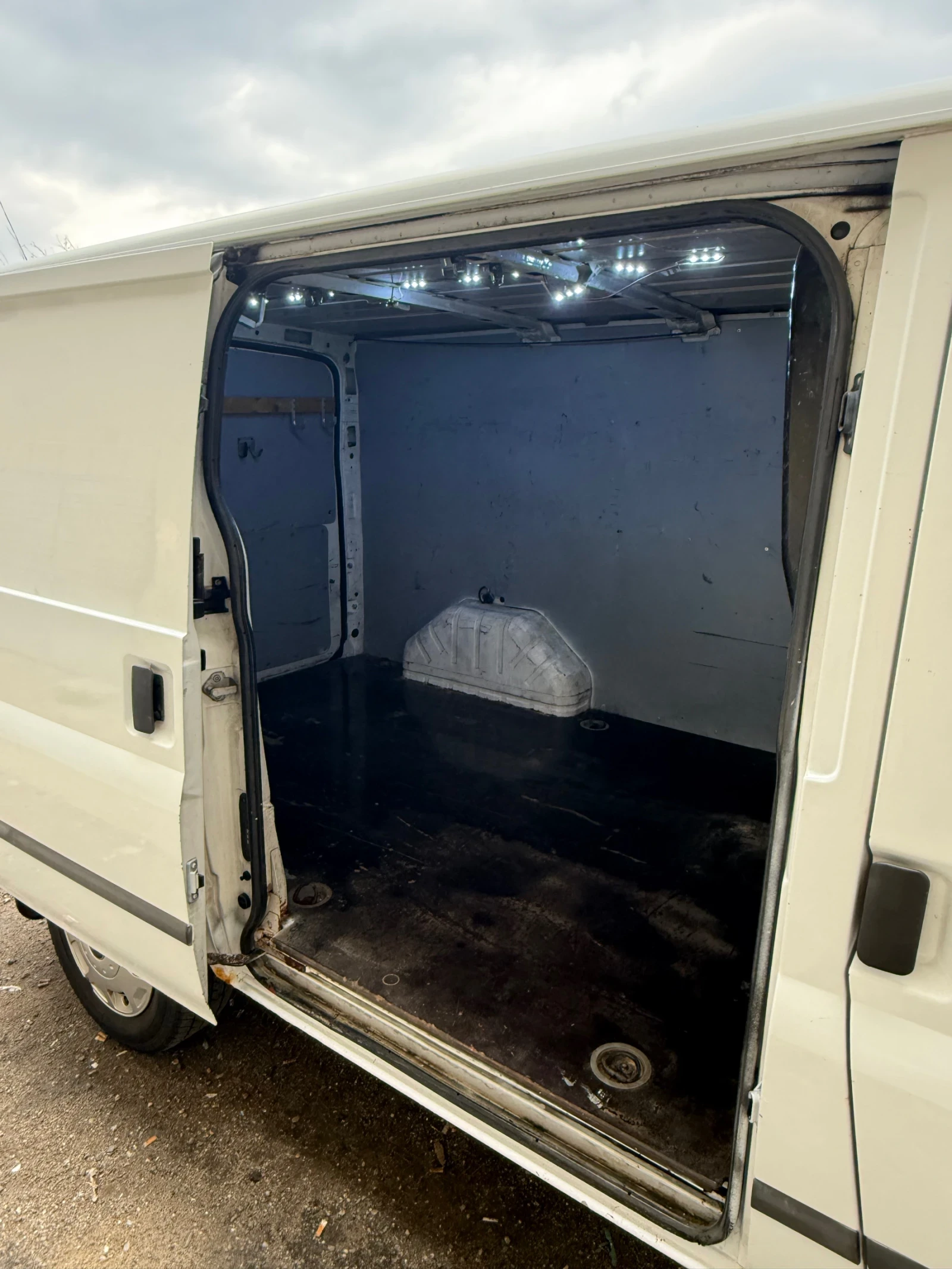 Ford Transit 2.2 климатик, снимка 11 - Бусове и автобуси - 53965075