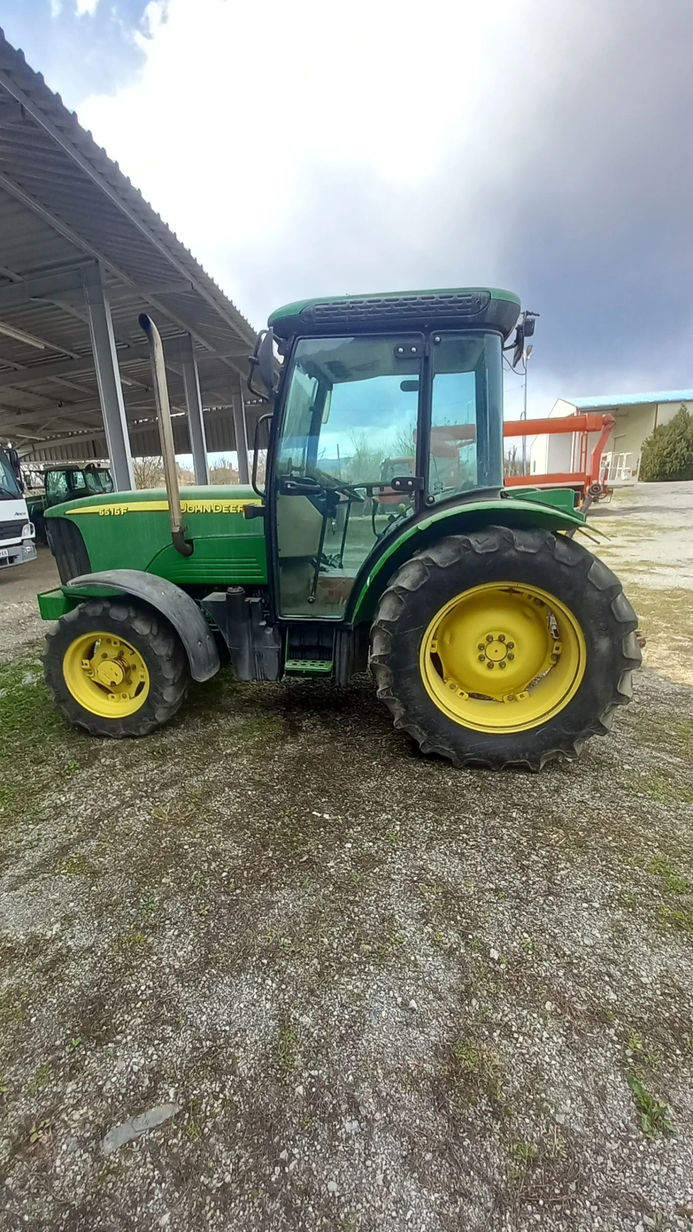 Трактор John Deere 5515Ф - изображение 7