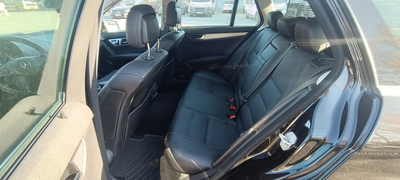 Mercedes-Benz C 320 4MATIC, снимка 13 - Автомобили и джипове - 45453946