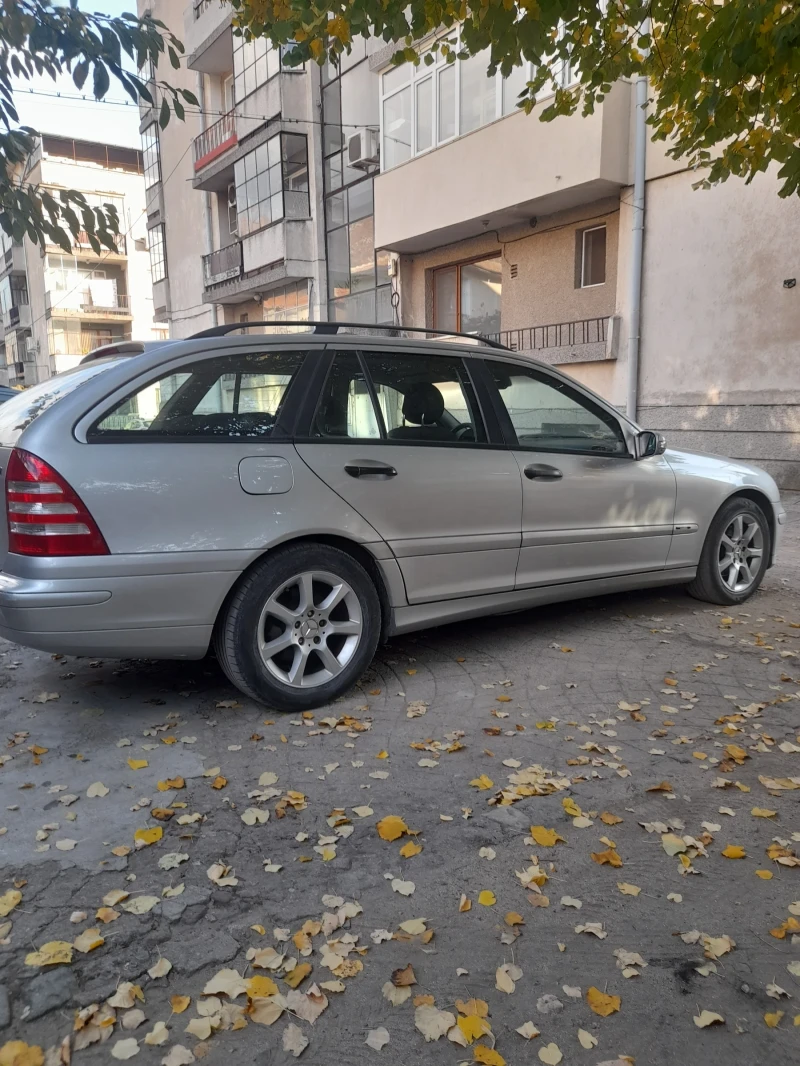 Mercedes-Benz C 220 220, снимка 4 - Автомобили и джипове - 48819577