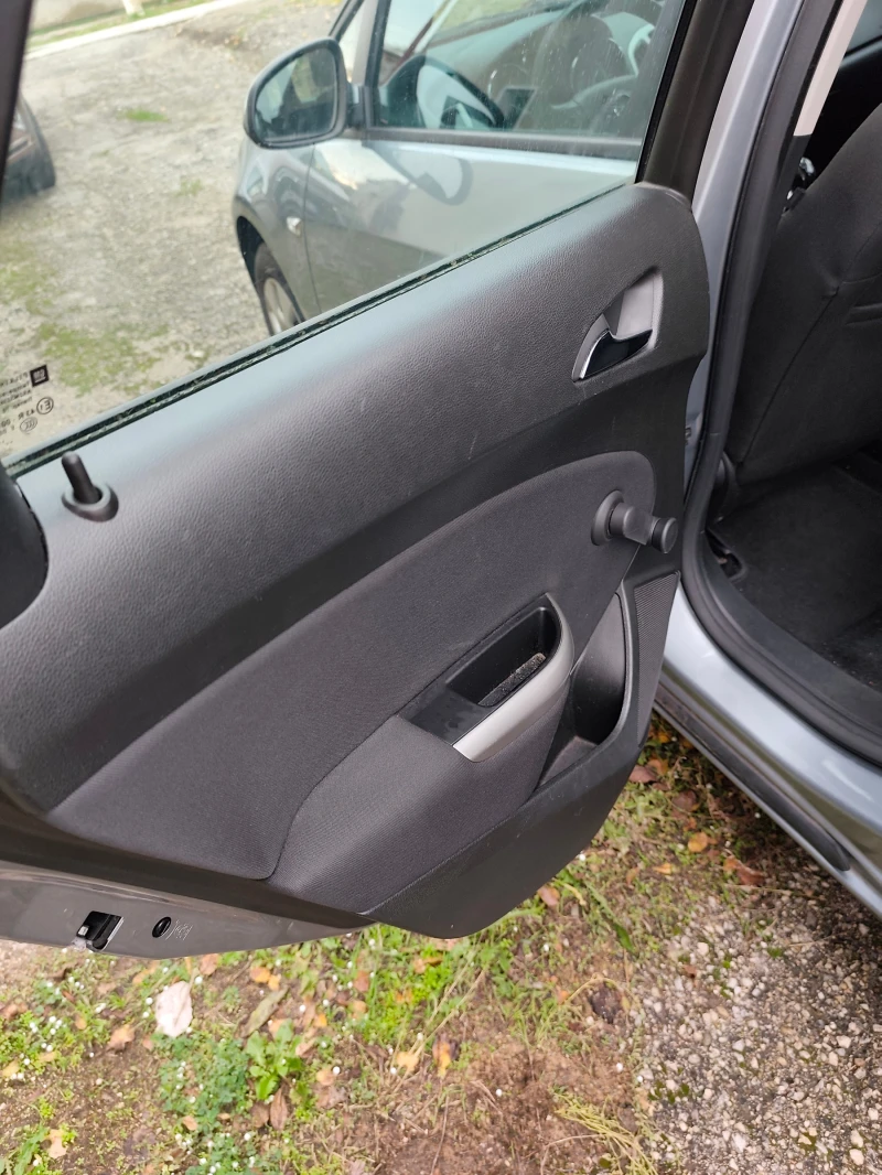 Opel Astra Astra Sports Tourer - 1.4 Edition, снимка 11 - Автомобили и джипове - 52592919