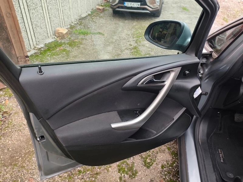 Opel Astra Astra Sports Tourer - 1.4 Edition, снимка 9 - Автомобили и джипове - 52592919