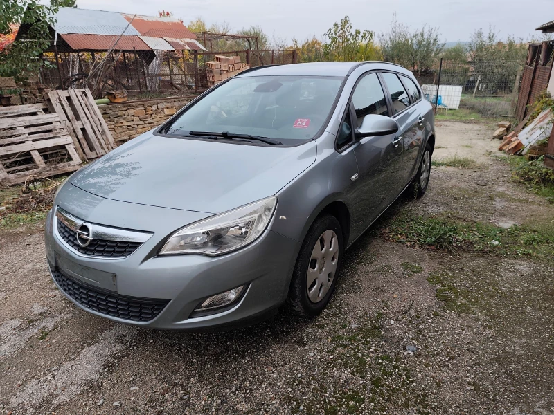 Opel Astra Astra Sports Tourer - 1.4 Edition, снимка 2 - Автомобили и джипове - 52592919