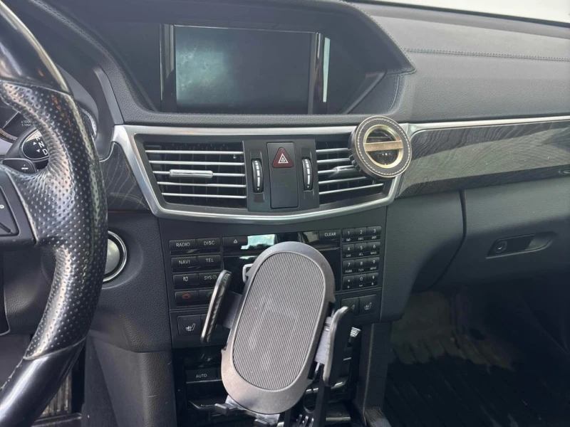 Mercedes-Benz E 500 * 550 * CARFAX * БЕЗ ПЪРВОНАЧАЛНА ВНОСКА, снимка 9 - Автомобили и джипове - 53273126