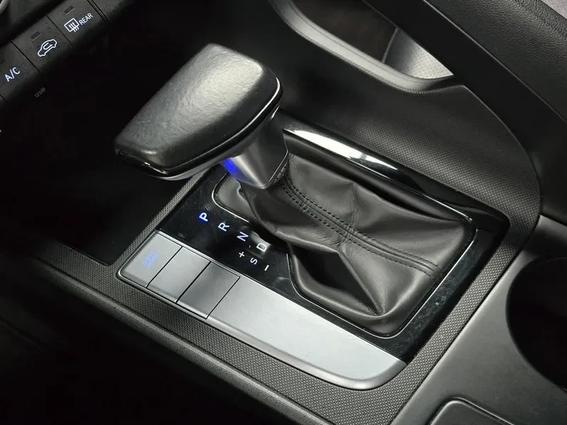Hyundai Elantra 1.6 Smart, снимка 9 - Автомобили и джипове - 55087436