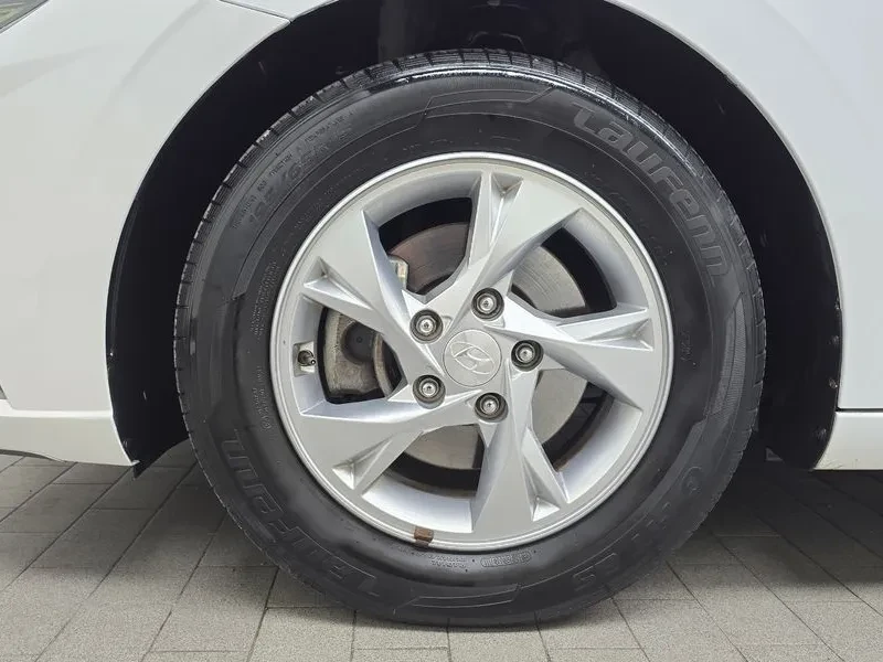 Hyundai Elantra 1.6 Smart, снимка 5 - Автомобили и джипове - 55087436