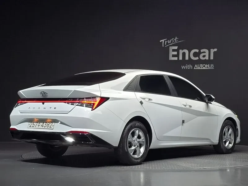 Hyundai Elantra 1.6 Smart, снимка 2 - Автомобили и джипове - 55087436
