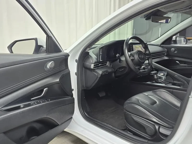 Hyundai Elantra 1.6 Smart, снимка 10 - Автомобили и джипове - 55087436