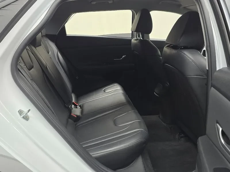 Hyundai Elantra 1.6 Smart, снимка 12 - Автомобили и джипове - 55087436