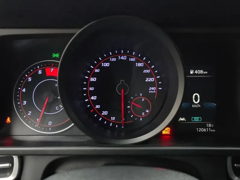 Hyundai Elantra 1.6 Smart, снимка 8 - Автомобили и джипове - 55087436