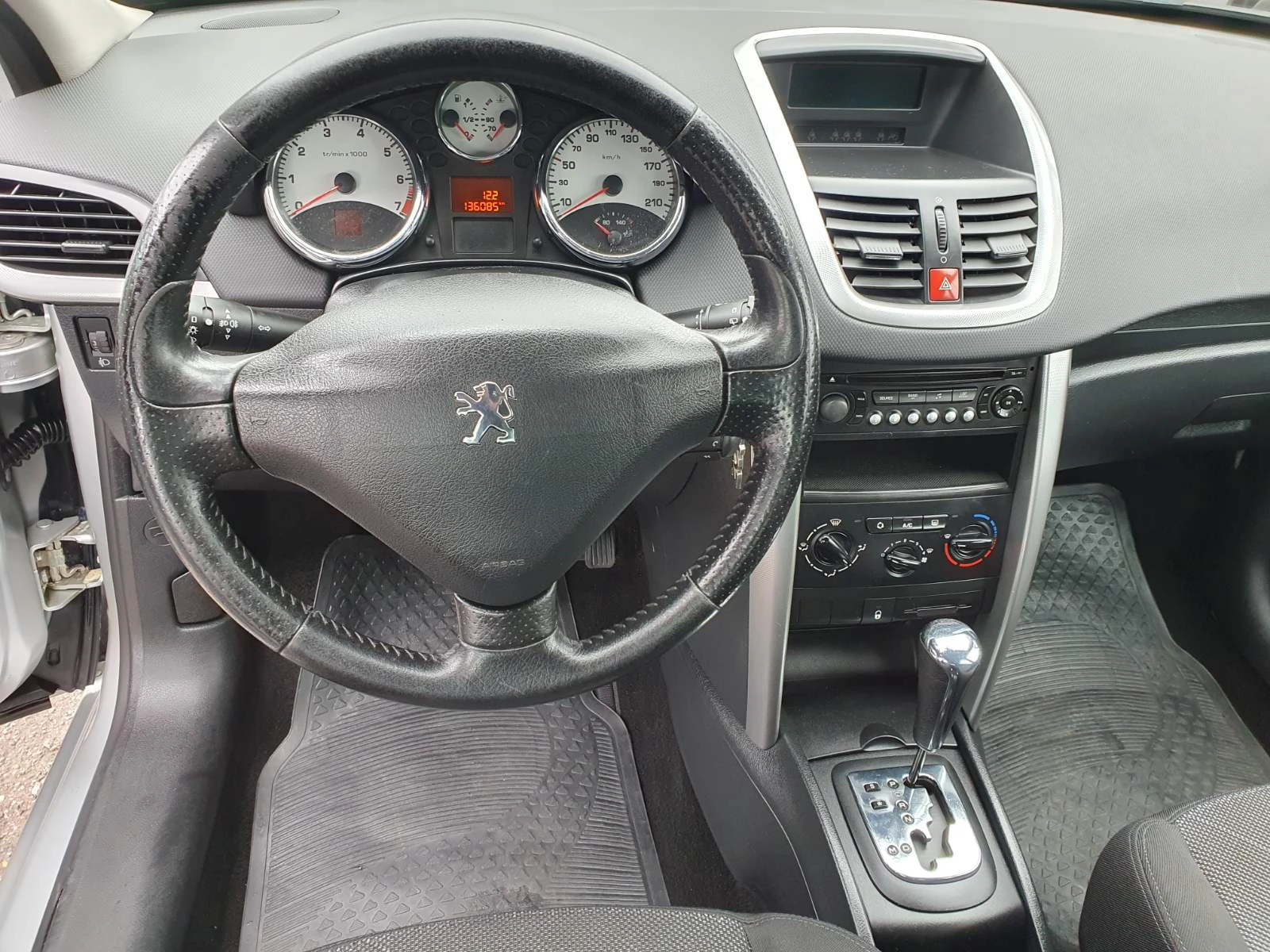 Peugeot 207 1.6i/120kc/Aвтоматик/Панорама/Вс.платено - изображение 8