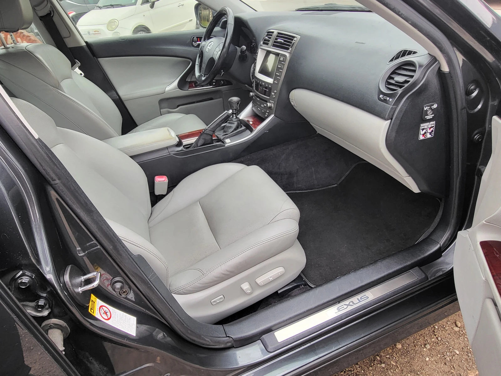 Lexus IS 220d 2.2d Luxury  | Mobile.bg   13