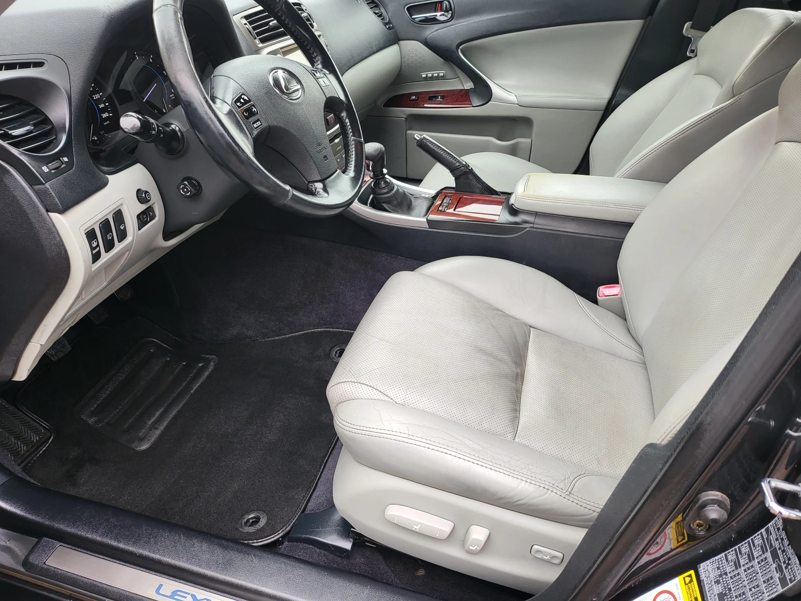 Lexus IS 220d 2.2d Luxury  | Mobile.bg   12