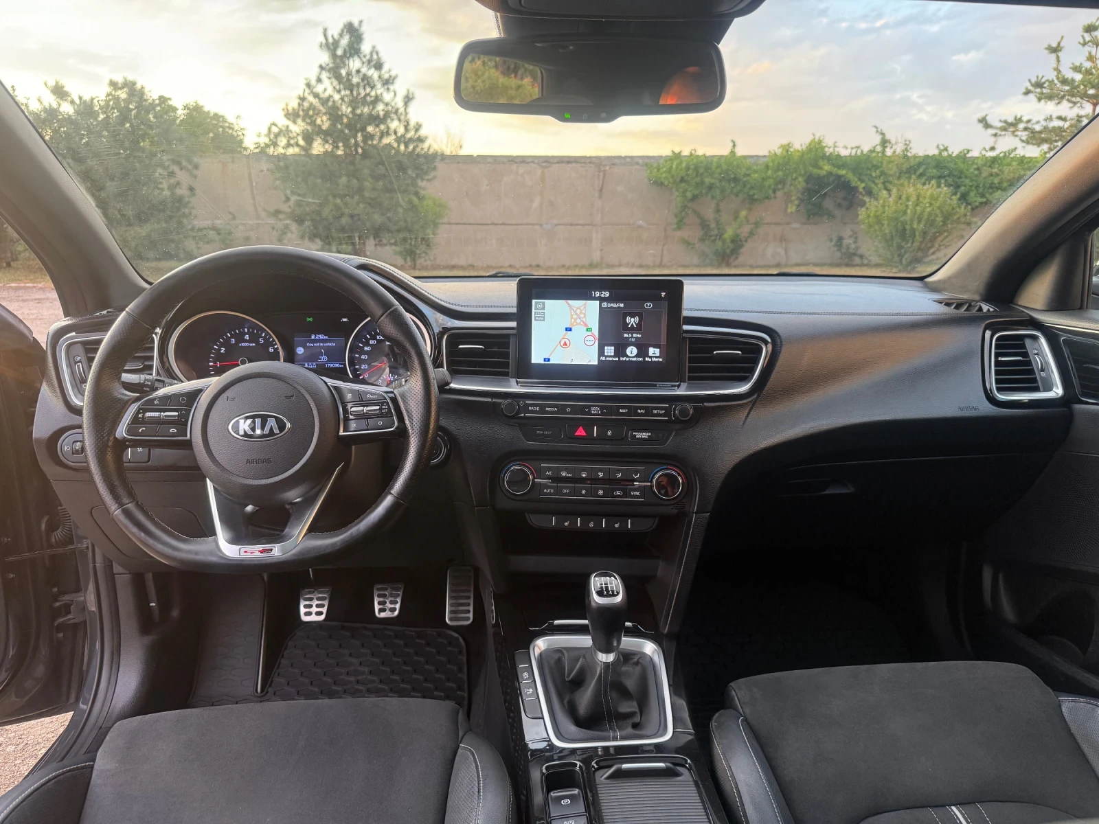 Kia Pro ceed GT Line * Panorama * Нови гуми - изображение 8