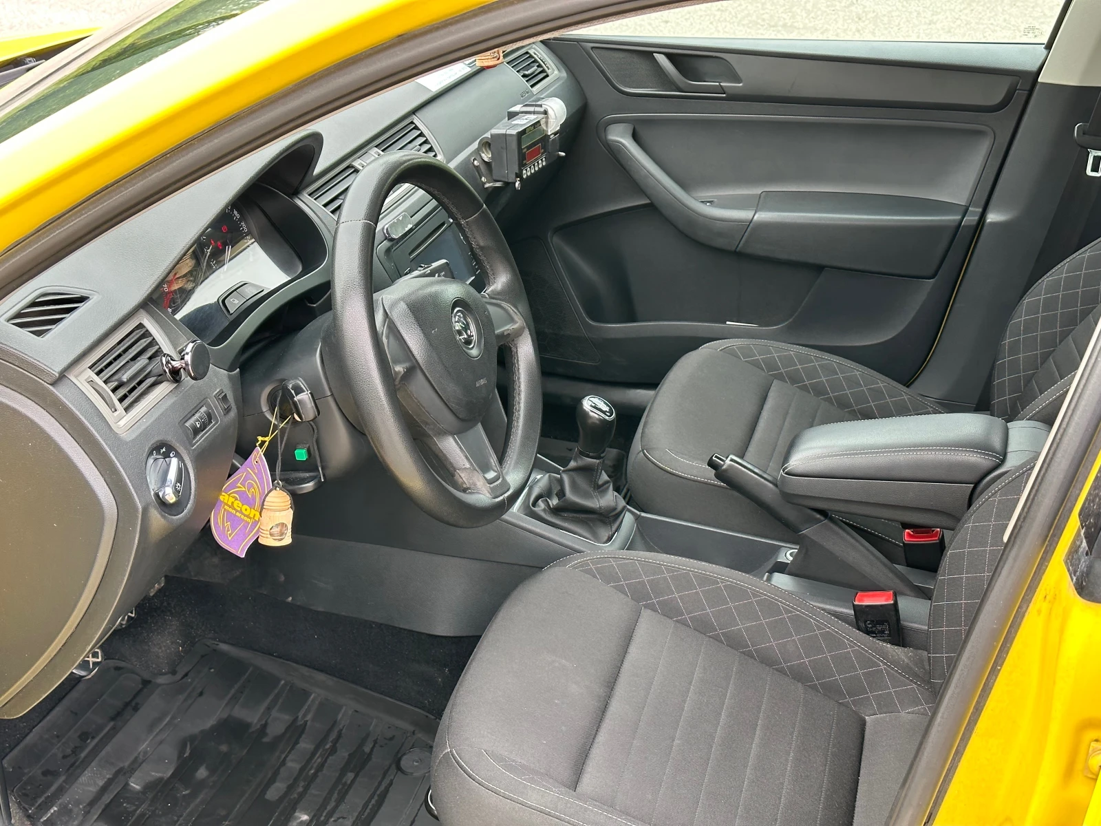 Skoda Rapid 1.2i - изображение 10