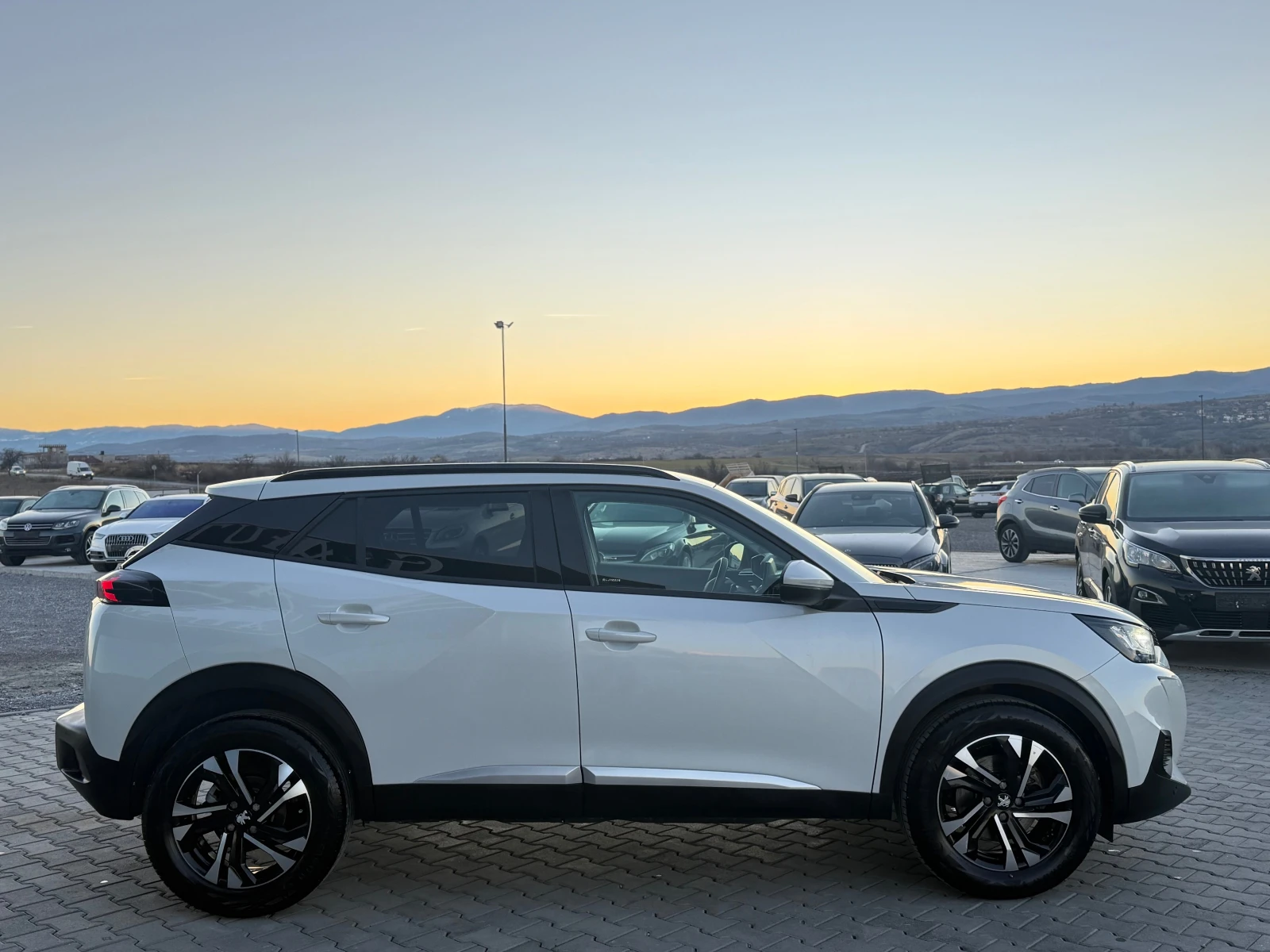 Peugeot 2008 1.5 hdi Бяла перла Собствен лизинг !!! - изображение 4