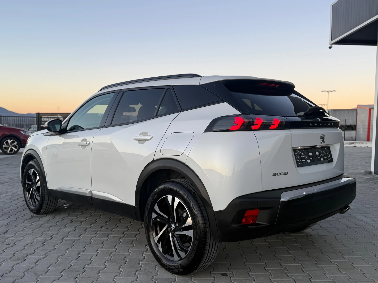 Peugeot 2008 1.5 hdi Бяла перла Собствен лизинг !!! - изображение 7