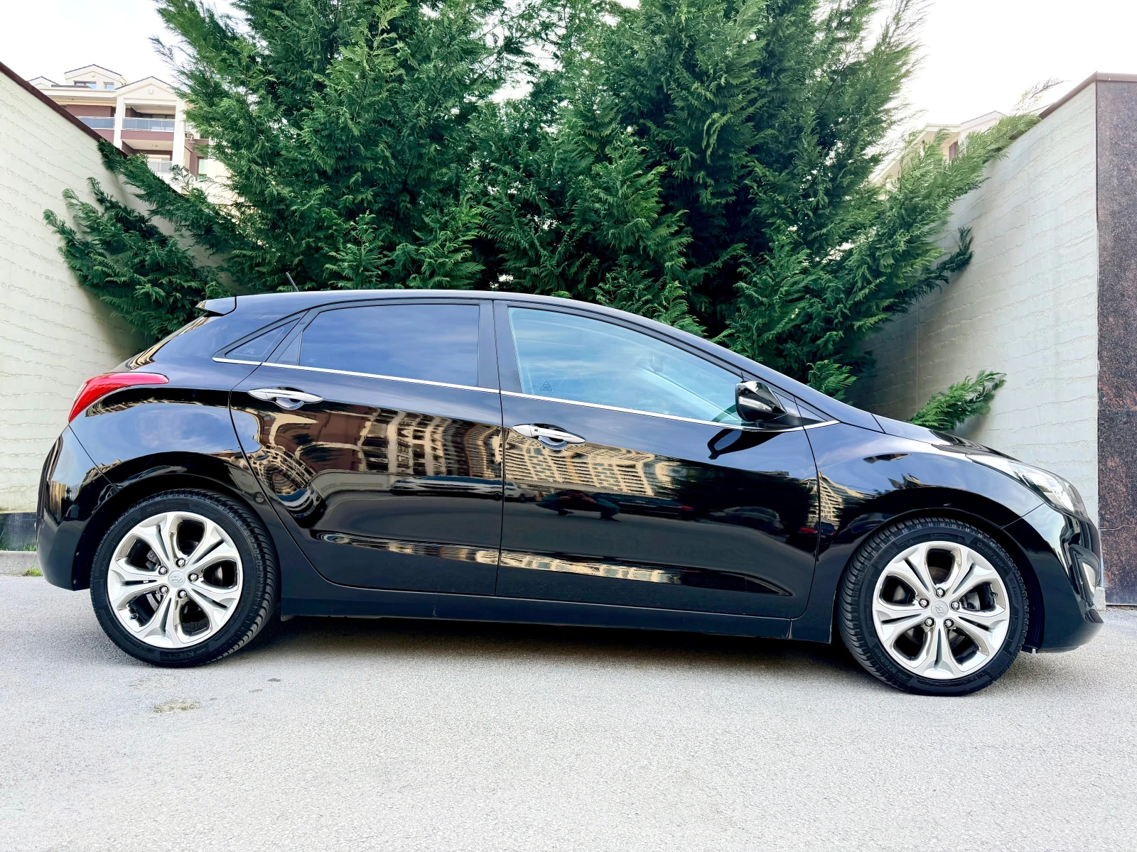 Hyundai I30 1.6CRDI PREMIUM PANORAMA NAVI KOJA KEYLESS-GO FULL, снимка 4 - Автомобили и джипове - 53893069