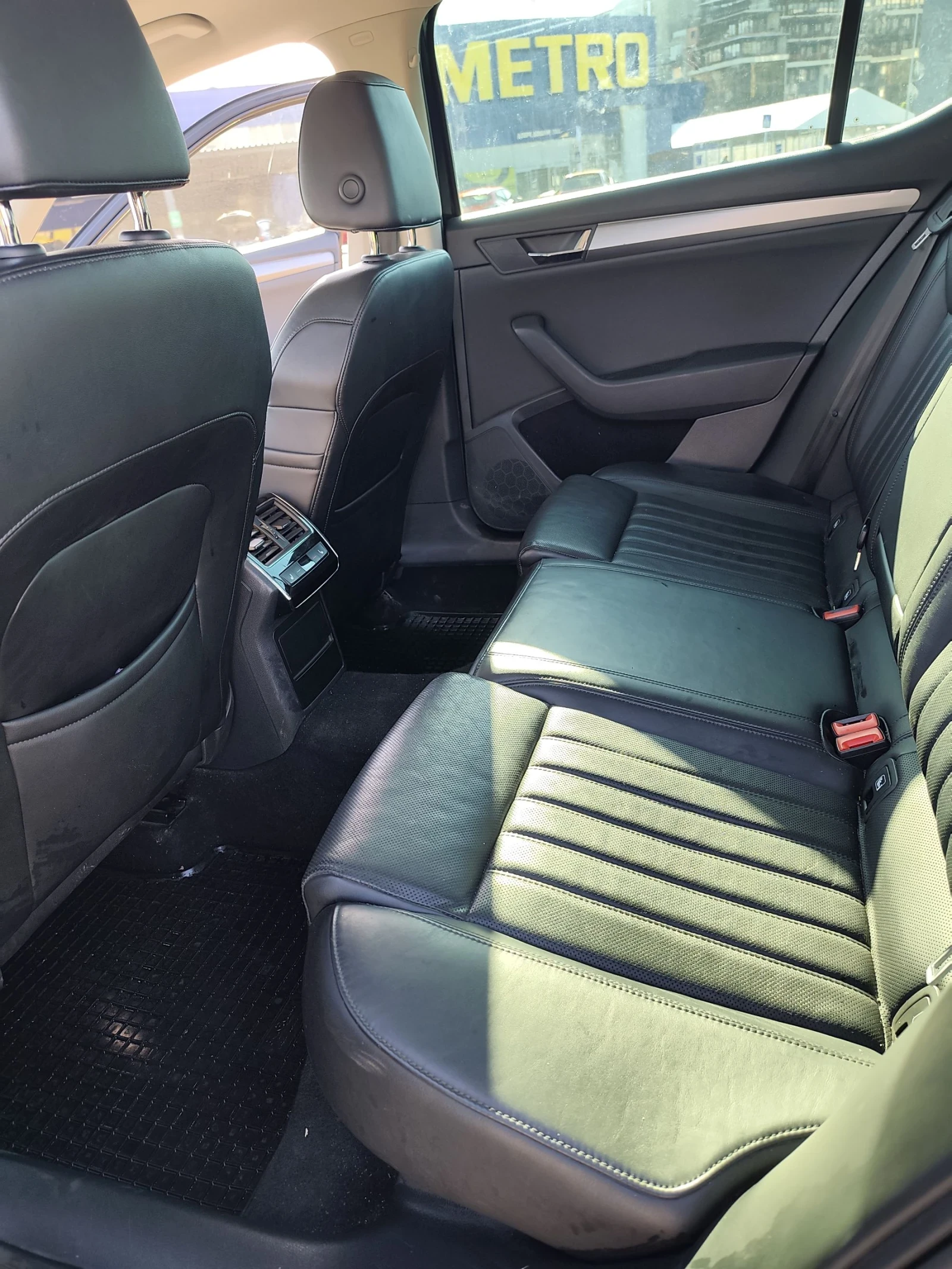 Skoda Superb 1.8 TSI, снимка 13 - Автомобили и джипове - 54576015