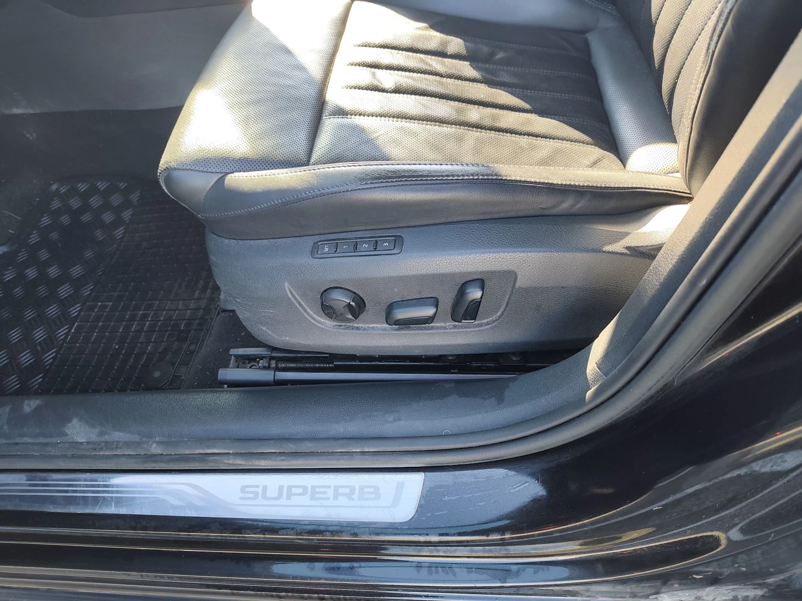 Skoda Superb 1.8 TSI, снимка 11 - Автомобили и джипове - 54576015