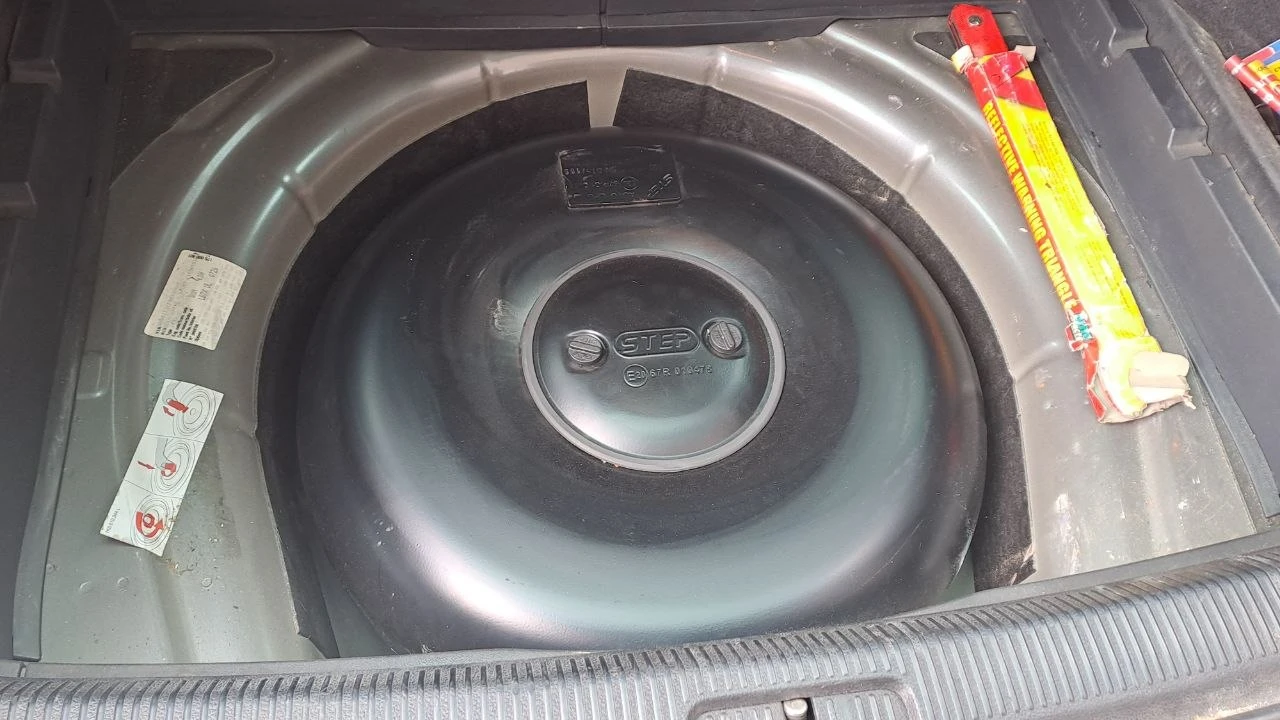 VW Golf Комби, снимка 13 - Автомобили и джипове - 54973671