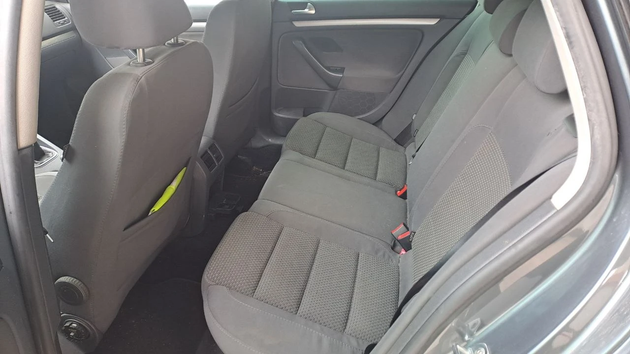 VW Golf Комби, снимка 6 - Автомобили и джипове - 54973671
