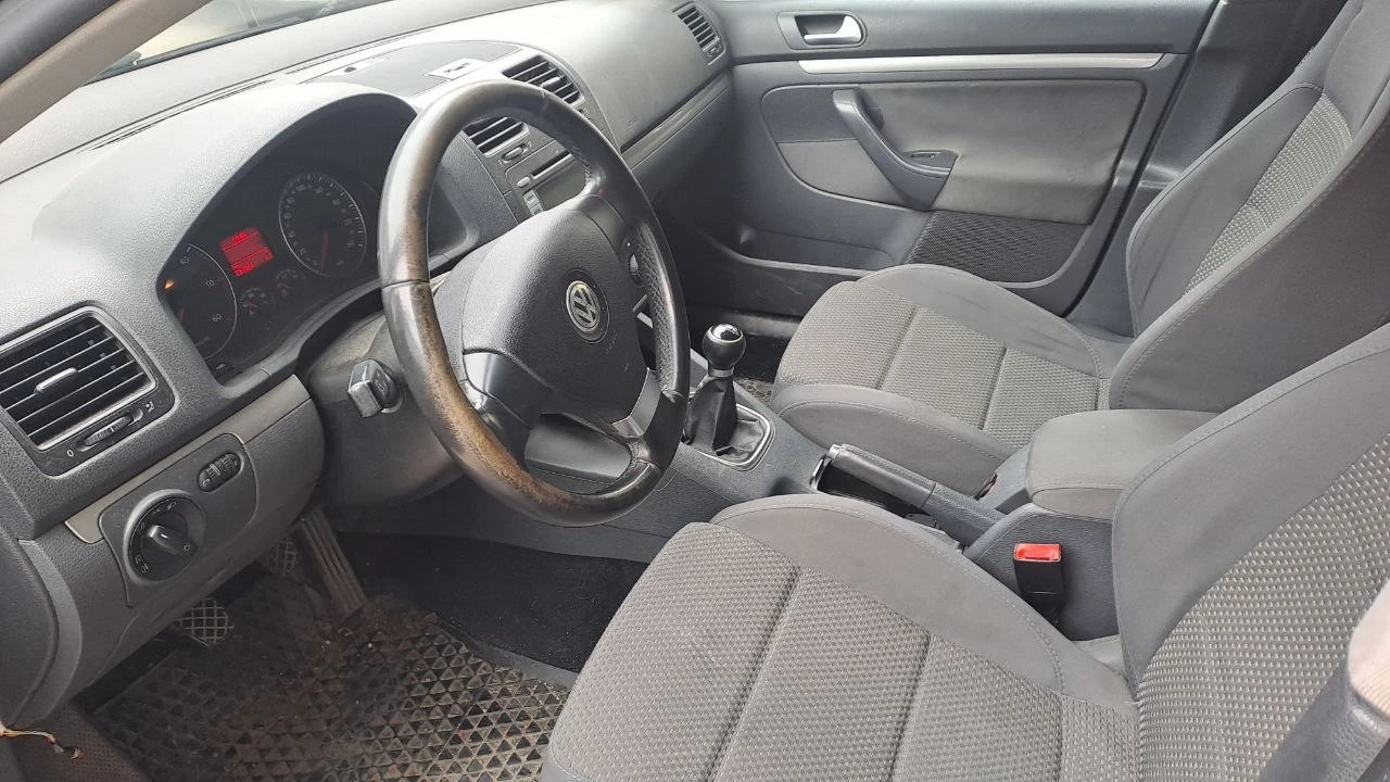 VW Golf Комби, снимка 5 - Автомобили и джипове - 54973671