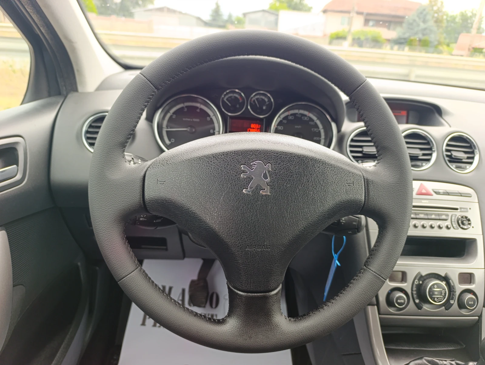 Peugeot 308 1.6i-16v БЕНЗИН, снимка 11 - Автомобили и джипове - 55412890