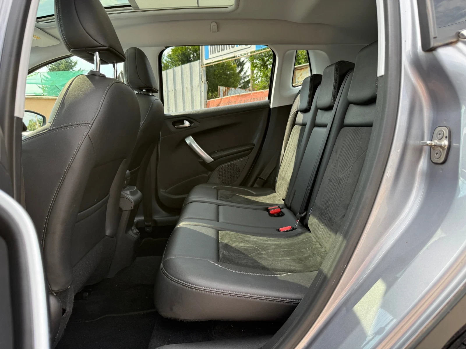 Peugeot 2008 1.2 i 110k.c. Euro6B, снимка 10 - Автомобили и джипове - 55445992
