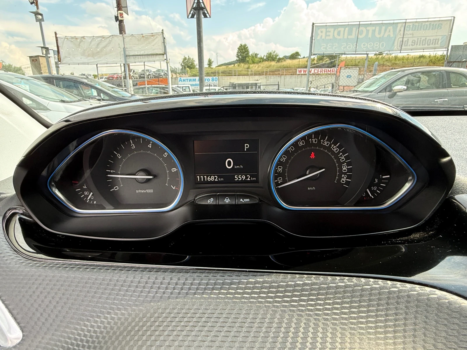 Peugeot 2008 1.2 i 110k.c. Euro6B, снимка 16 - Автомобили и джипове - 55445992