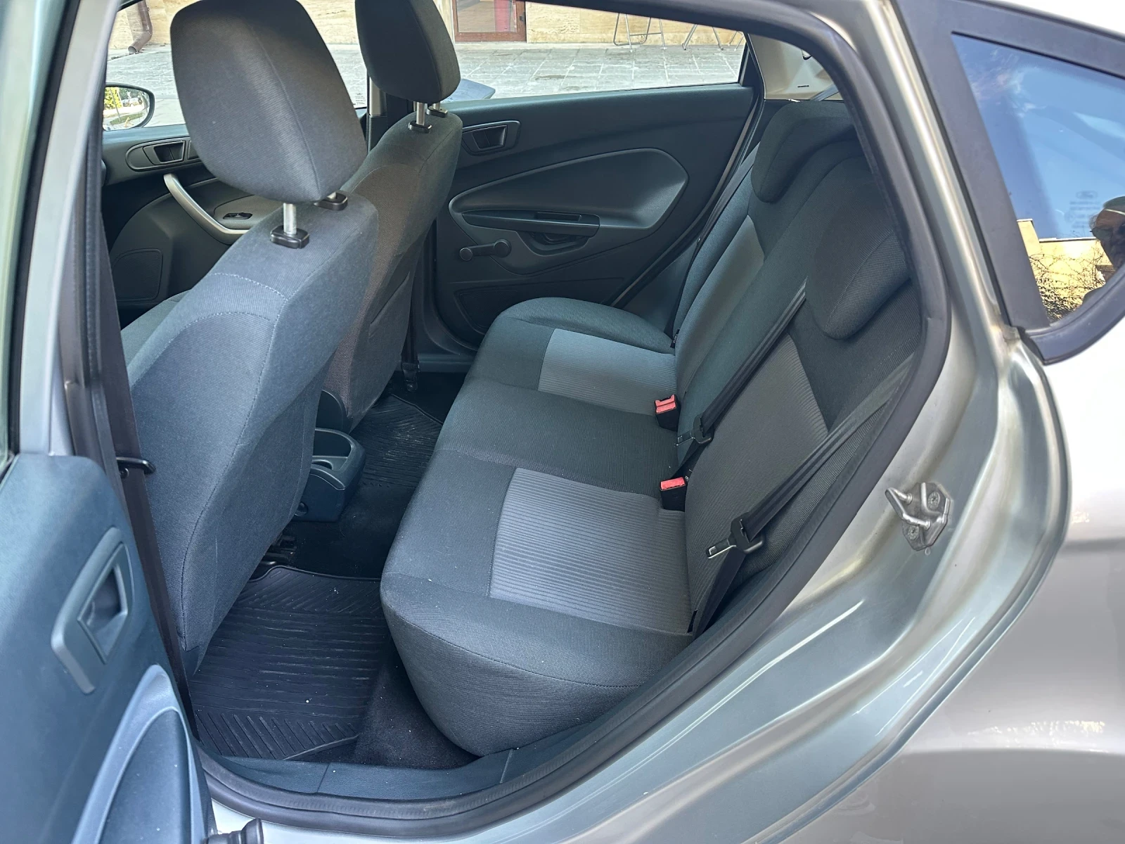 Ford Fiesta 1.2, снимка 7 - Автомобили и джипове - 56149666