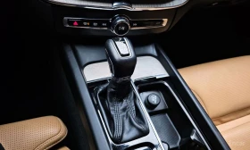 Volvo XC60 ПОДРЕВИ * HEAD-UP * B&W * АВТОКРЕДИТ, снимка 10