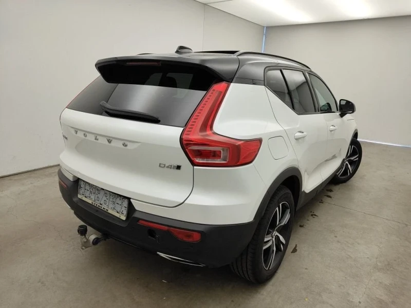 Volvo XC40 2.0 D4 R-Design - AWD, снимка 3 - Автомобили и джипове - 47137409