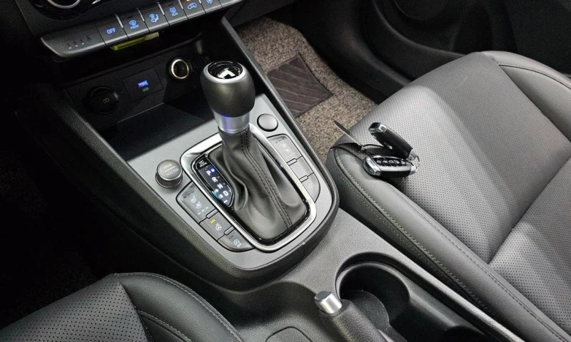 Hyundai Kona Gasoline 1.6 Turbo 2WD Modern, снимка 9 - Автомобили и джипове - 52112883
