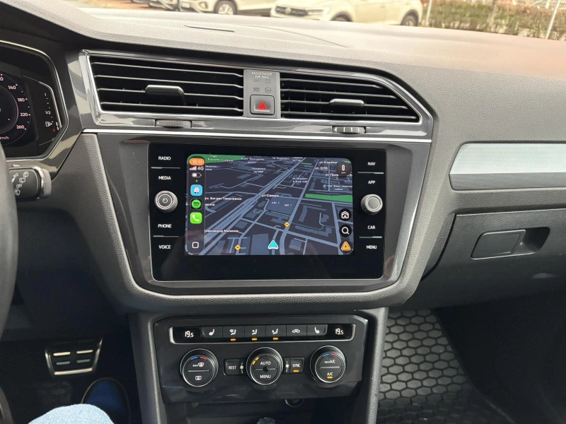 VW Tiguan Allspace LWB R-Line 2.0TDI 4MOTION BMT, снимка 15 - Автомобили и джипове - 52826354