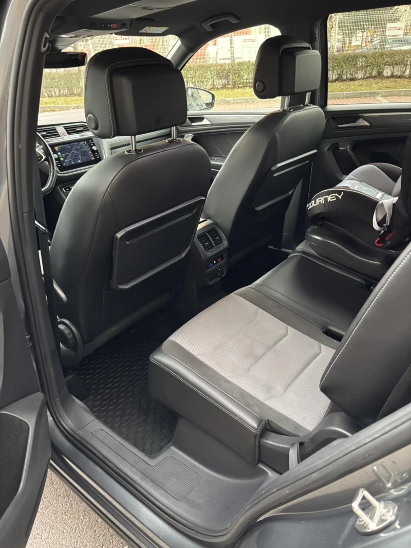 VW Tiguan Allspace LWB R-Line 2.0TDI 4MOTION BMT, снимка 9 - Автомобили и джипове - 52826354