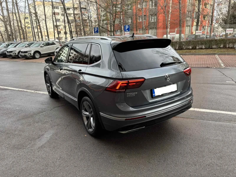 VW Tiguan Allspace LWB R-Line 2.0TDI 4MOTION BMT, снимка 5 - Автомобили и джипове - 52826354