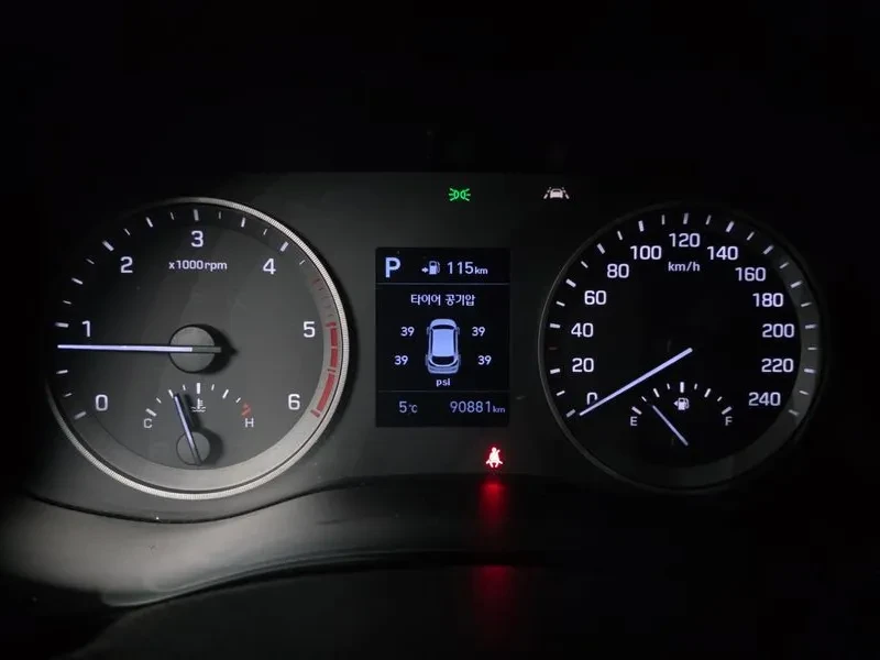 Hyundai Tucson 2.0 4Wd Modern, снимка 8 - Автомобили и джипове - 53366250