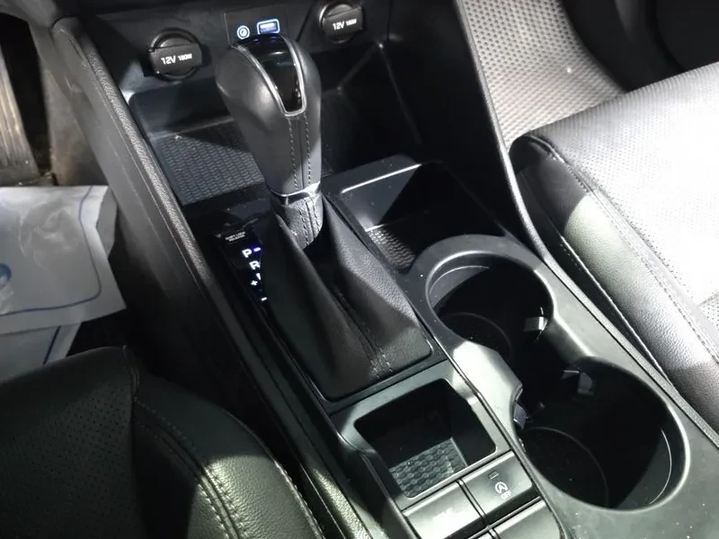 Hyundai Tucson 2.0 4Wd Modern, снимка 9 - Автомобили и джипове - 53366250