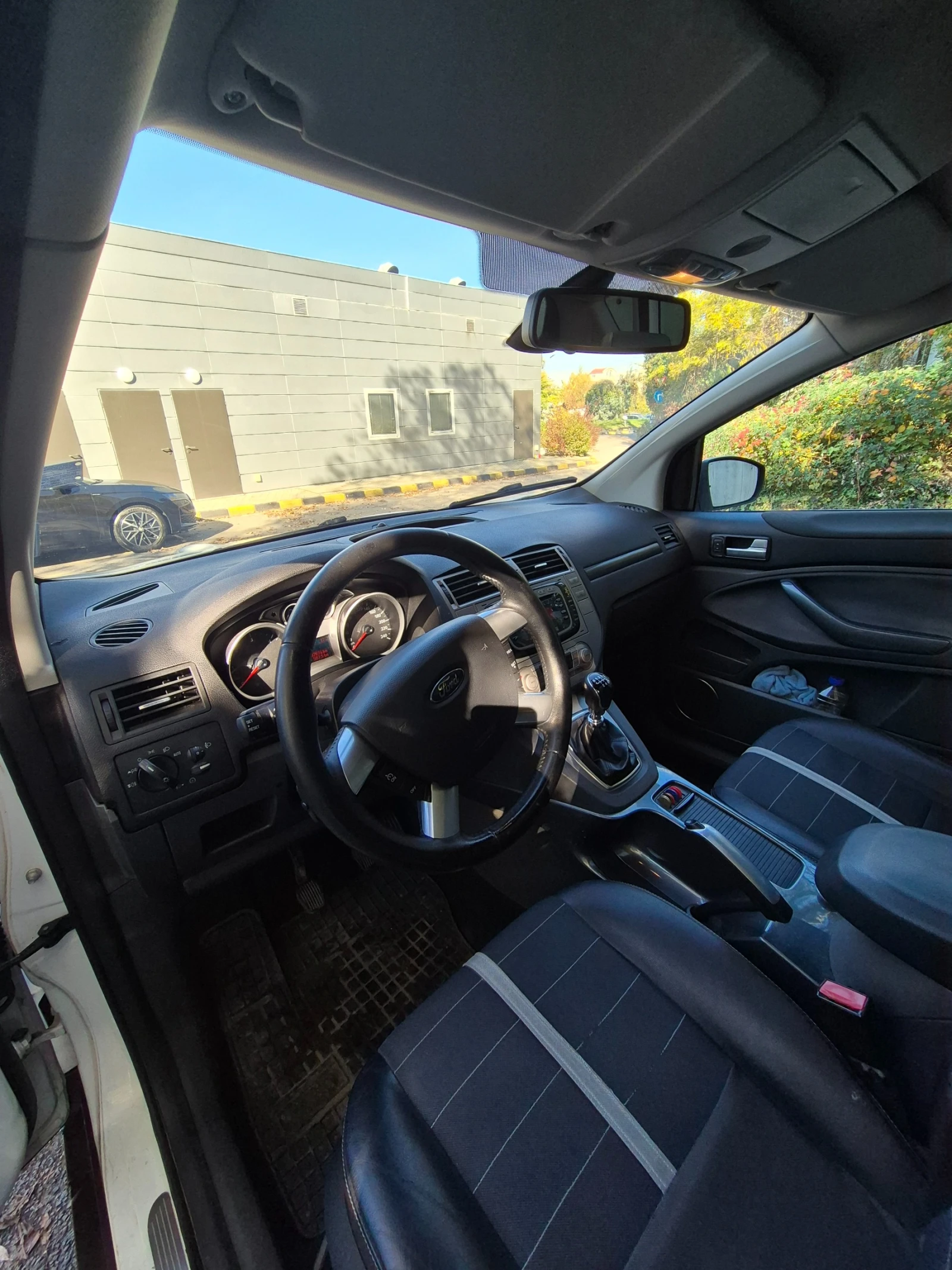 Ford Kuga SUV - изображение 6