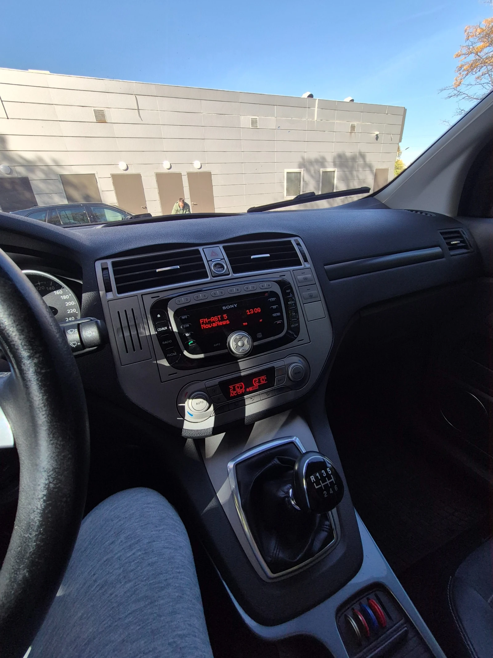 Ford Kuga SUV - изображение 9