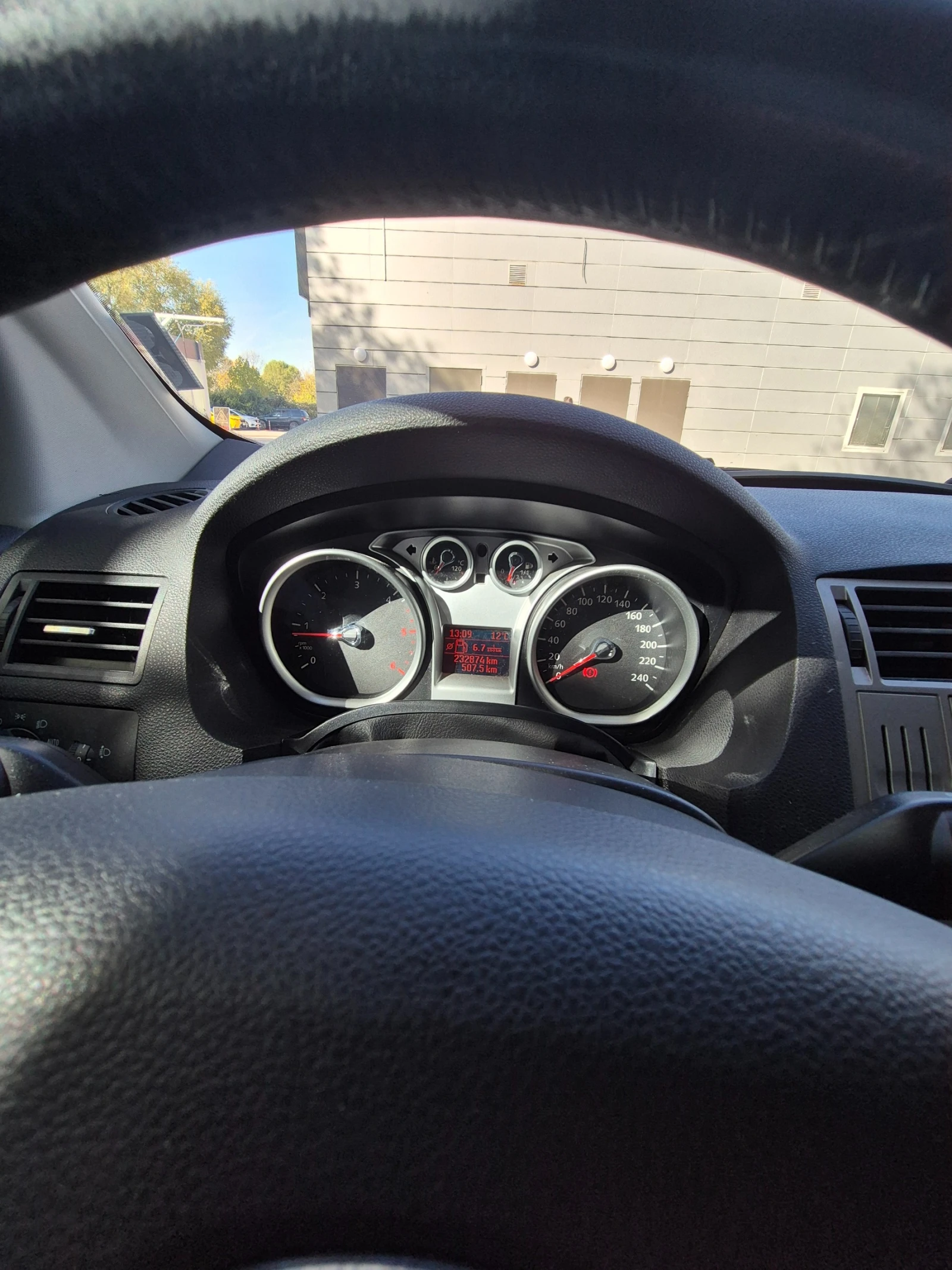 Ford Kuga SUV - изображение 8