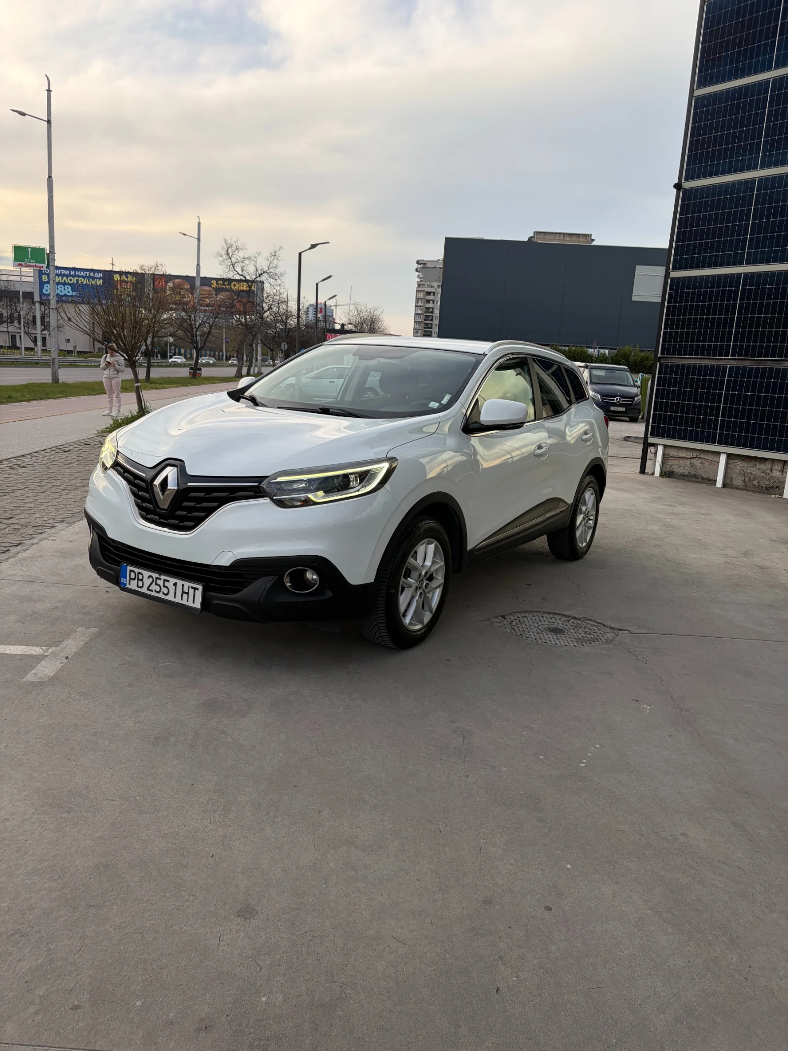 Renault Kadjar 1.5 DCI, снимка 2 - Автомобили и джипове - 54176438