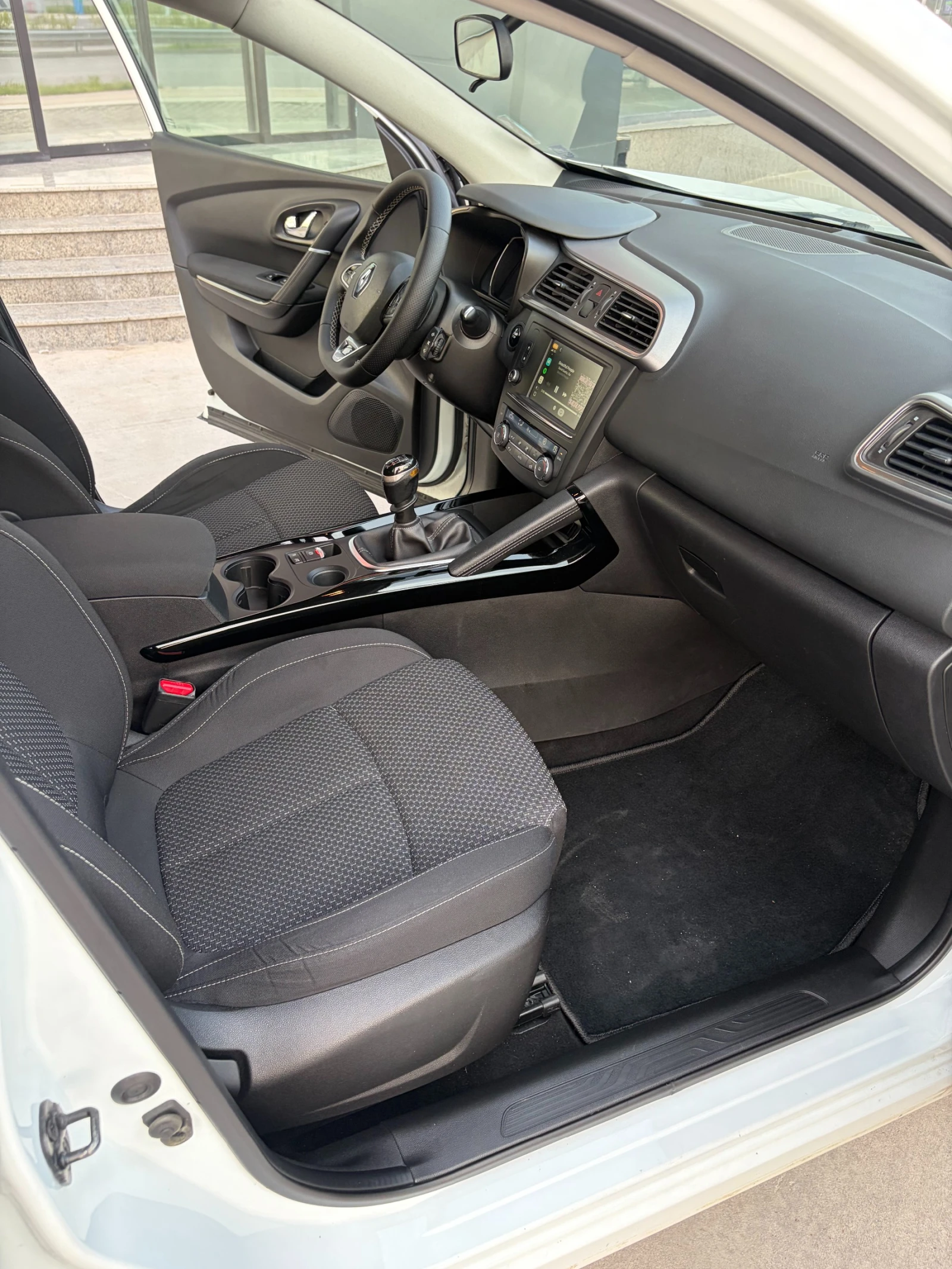 Renault Kadjar 1.5 DCI, снимка 10 - Автомобили и джипове - 54176438