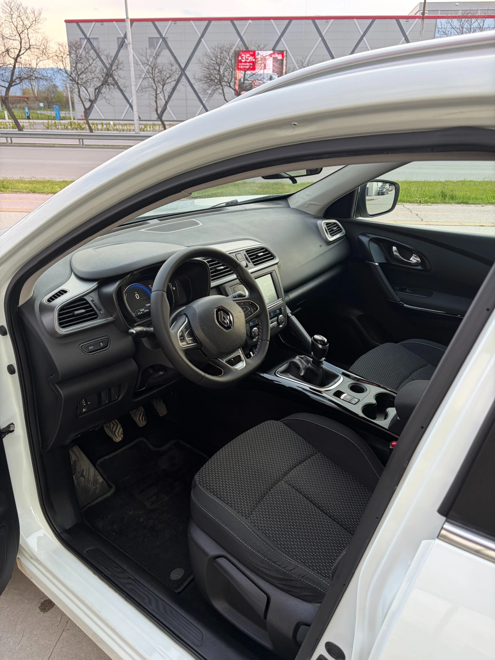 Renault Kadjar 1.5 DCI, снимка 7 - Автомобили и джипове - 54176438