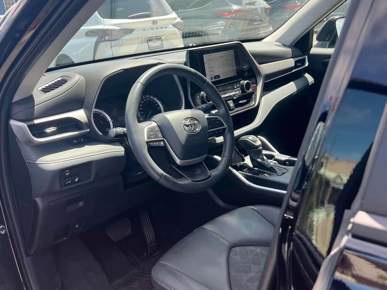 Toyota Highlander | Hybrid XLE | АВТОКРЕДИТ БЕЗ ПЪРВОНАЧАЛНА ВНОСКА, снимка 5 - Автомобили и джипове - 54682891