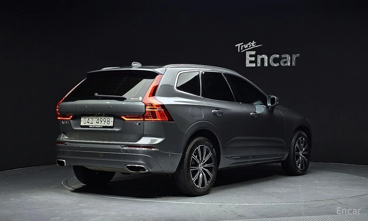Volvo XC60 ПОДРЕВИ * HEAD-UP * B&W * АВТОКРЕДИТ, снимка 3 - Автомобили и джипове - 55277035