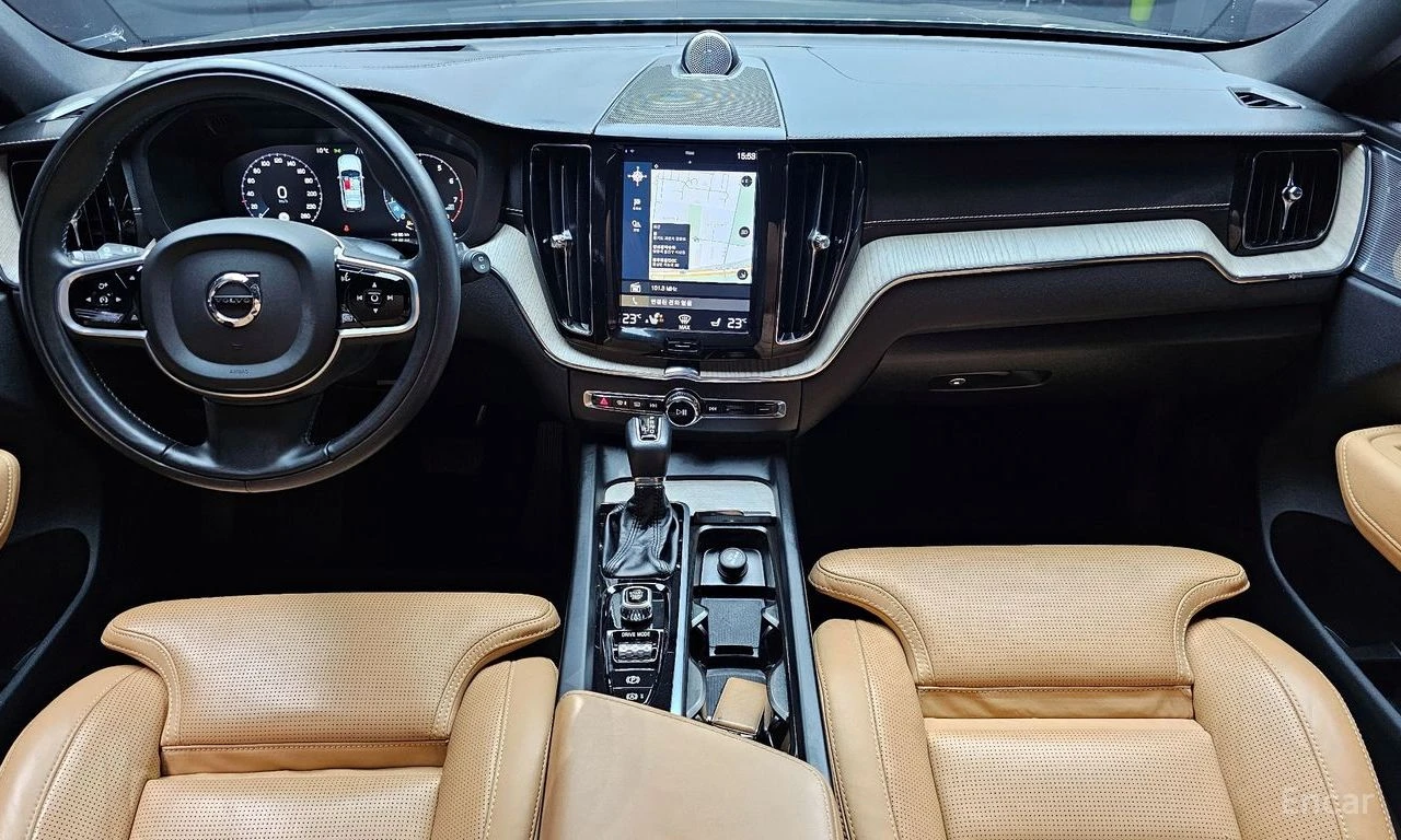 Volvo XC60 ПОДРЕВИ * HEAD-UP * B&W * АВТОКРЕДИТ, снимка 8 - Автомобили и джипове - 55277035